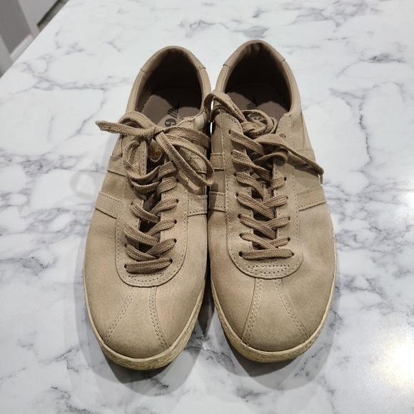 Gola Shoes - Picture 2 of 3